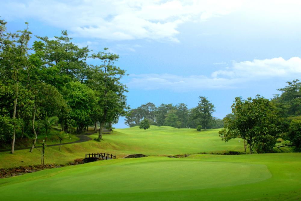 Finna Golf & Country Club Prigen Екстериор снимка